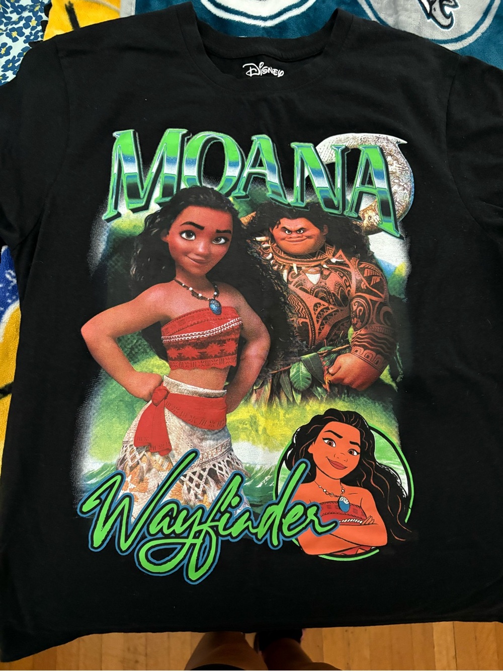 Disney womens Black Moana 'Wayfinder' Graphic Tee size large